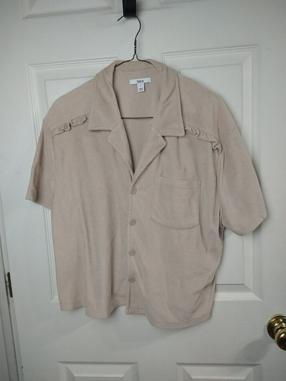 REPOSH - Bar III Super cute, button down short sleeve Top - beige - Size Medium